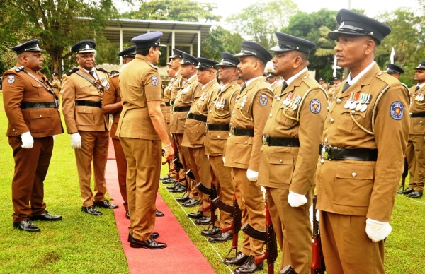 கல்முனை தலைமையக  பொலிஸ் நிலைய   அணிவகுப்பு  மரியாதை மற்றும் பரிசோதனை! 